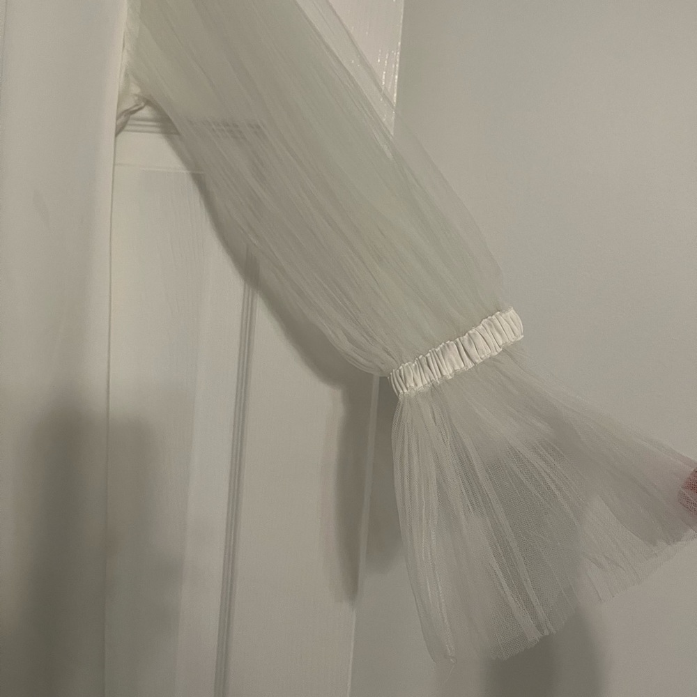 Getting Ready White Robe - Picture 2 of 5